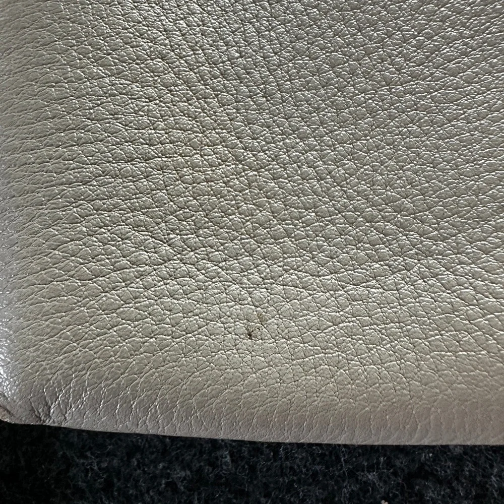 Tory Burch Britten Pebbled Leather Wristlet Taupe Gray‎ Silver Logo L-Zip Clutch